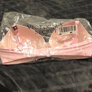 Victoria’s Secret lightly lined bra. New.